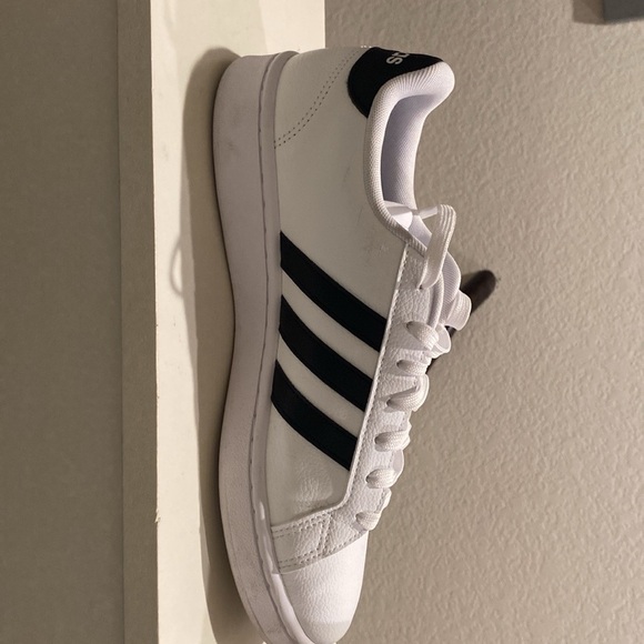 Adidas Tennis Shoes - Picture 4 of 9